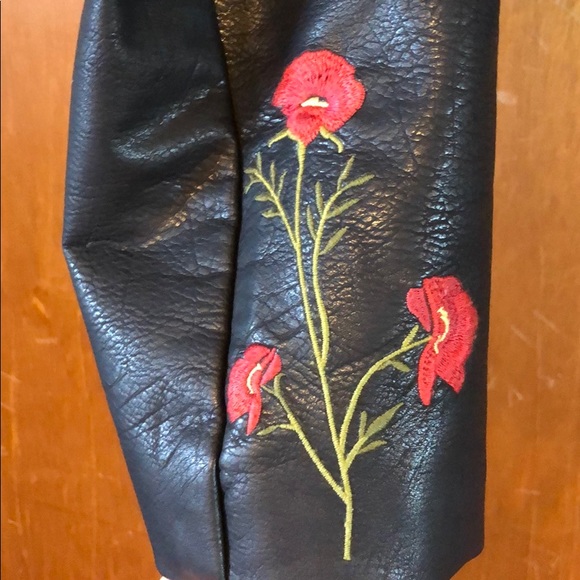 Black leather jacket - Picture 4 of 8